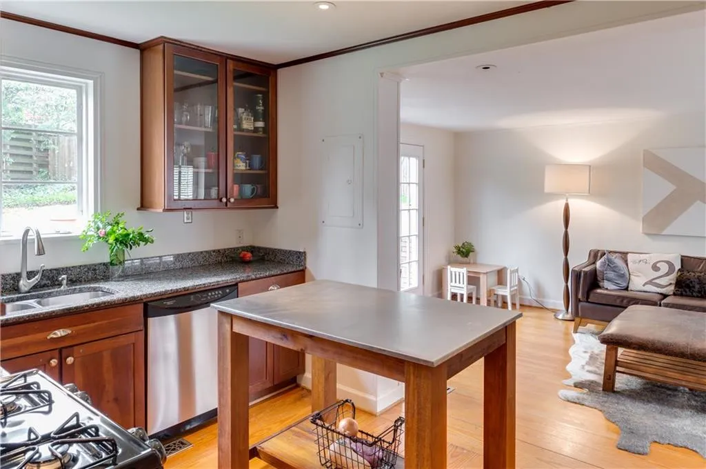 1794 Walthall Drive Nw, Atlanta, Georgia 30318, 3 Bedrooms Bedrooms, ,2 BathroomsBathrooms,Residential,Sold,1794 Walthall Drive Nw,5985960
