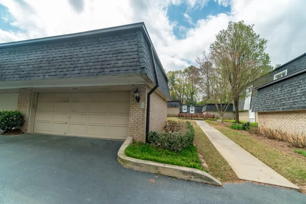 5155 Chemin De Vie, Atlanta, Georgia 30342, 2 Bedrooms Bedrooms, ,2 BathroomsBathrooms,Residential,Sold,5155 Chemin De Vie,5989736