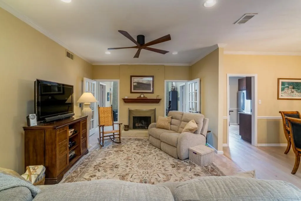 5155 Chemin De Vie, Atlanta, Georgia 30342, 2 Bedrooms Bedrooms, ,2 BathroomsBathrooms,Residential,Sold,5155 Chemin De Vie,5989736