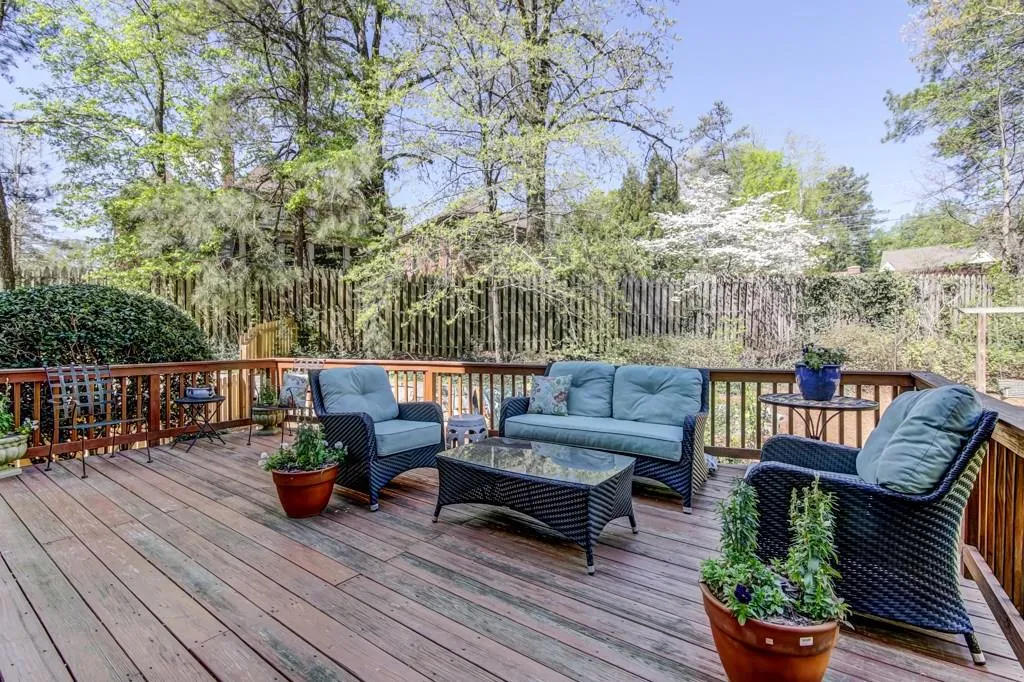 225 Powers Cove, Sandy Springs, Georgia 30327, 4 Bedrooms Bedrooms, ,4 BathroomsBathrooms,Residential,Sold,225 Powers Cove,5830061