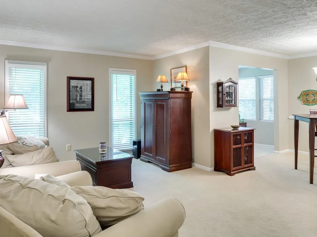 5159 Roswell Road Unit 9, Sandy Springs, Georgia 30342, 1 Bedroom Bedrooms, ,1 BathroomBathrooms,Residential,Sold,5159 Roswell Road Unit 9,5751328