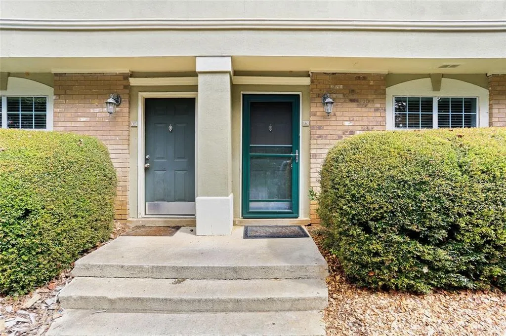 6900 Roswell Road Unit L6, Atlanta, Georgia 30328, 2 Bedrooms Bedrooms, ,2 BathroomsBathrooms,Residential,Sold,6900 Roswell Road Unit L6,6934972