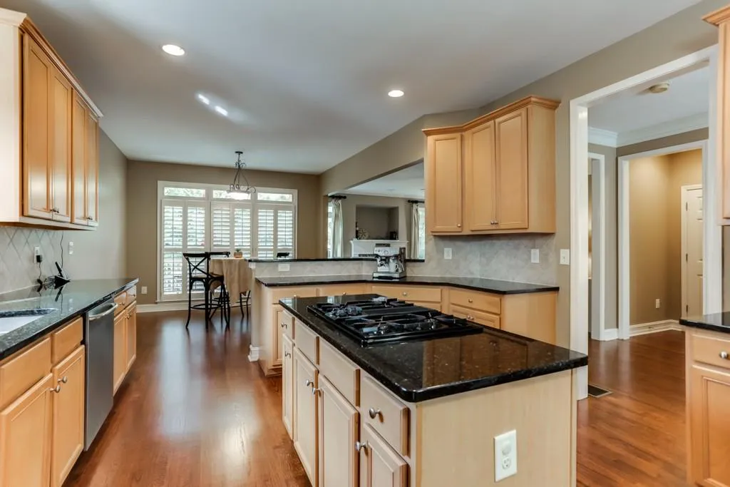 7300 Village Creek Trace, Sandy Springs, Georgia 30328, 4 Bedrooms Bedrooms, ,3 BathroomsBathrooms,Residential,Sold,7300 Village Creek Trace,6074876