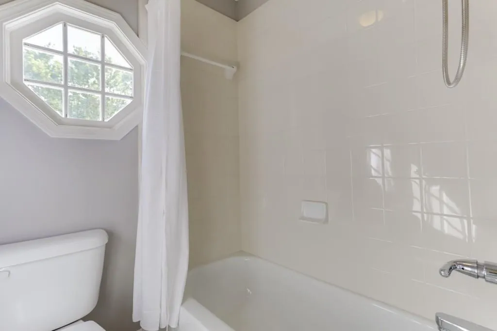 7300 Village Creek Trace, Sandy Springs, Georgia 30328, 4 Bedrooms Bedrooms, ,3 BathroomsBathrooms,Residential,Sold,7300 Village Creek Trace,6074876