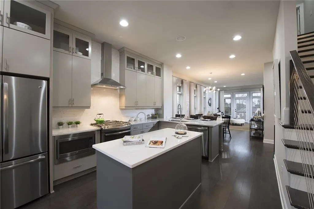 4751 Roswell Road, Atlanta, Georgia 30342, 2 Bedrooms Bedrooms, ,2 BathroomsBathrooms,Residential,Sold,4751 Roswell Road,5770164