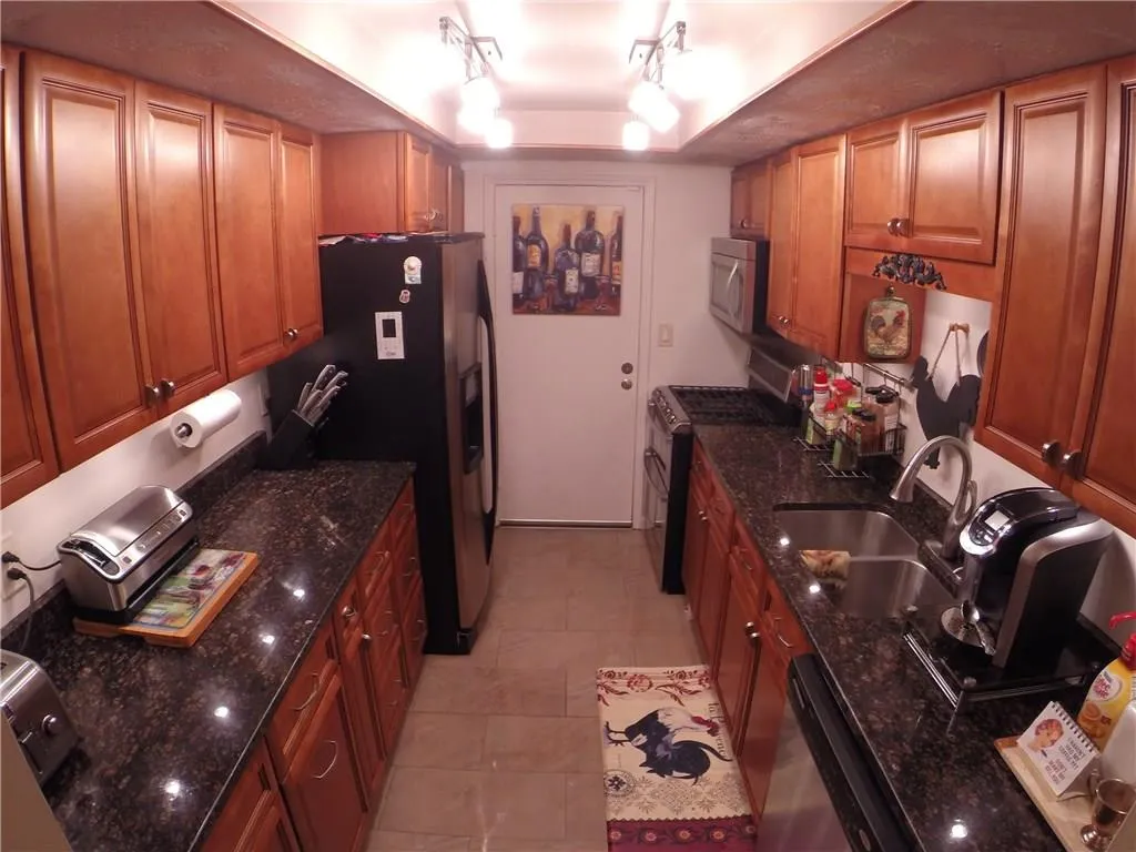 6851 Roswell Road Unit K1, Sandy Springs, Georgia 30328, 2 Bedrooms Bedrooms, ,2 BathroomsBathrooms,Residential,Sold,6851 Roswell Road Unit K1,5616319