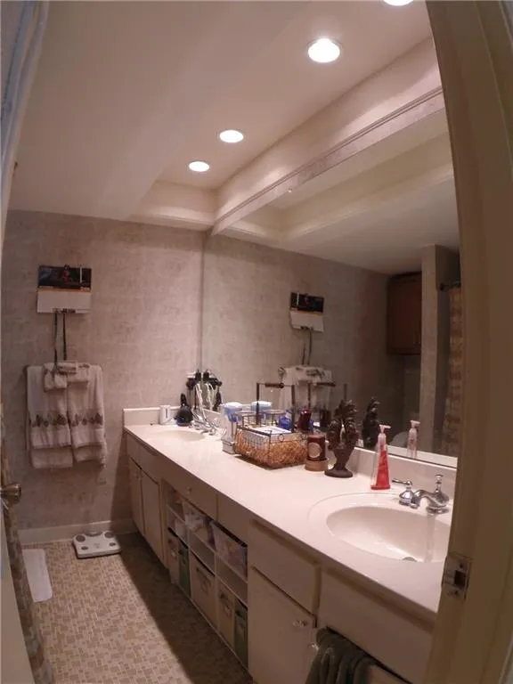 6851 Roswell Road Unit K1, Sandy Springs, Georgia 30328, 2 Bedrooms Bedrooms, ,2 BathroomsBathrooms,Residential,Sold,6851 Roswell Road Unit K1,5616319