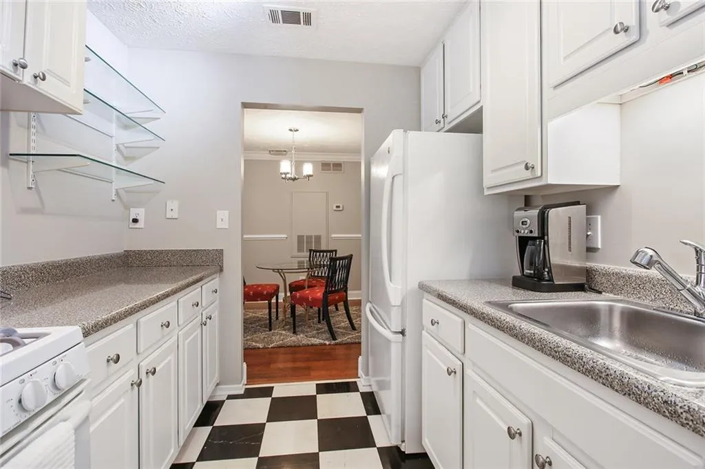 6800 Glenridge Drive Unit 6804-g, Sandy Springs, Georgia 30328, 2 Bedrooms Bedrooms, ,1 BathroomBathrooms,Residential,Sold,6800 Glenridge Drive Unit 6804-g,6761483