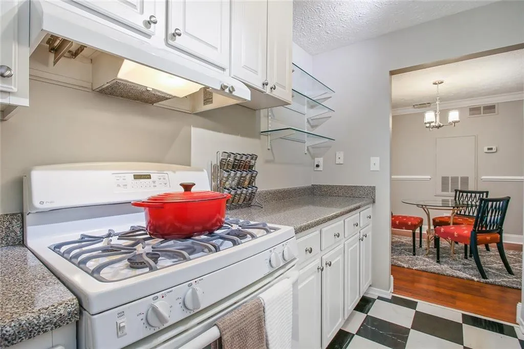 6800 Glenridge Drive Unit 6804-g, Sandy Springs, Georgia 30328, 2 Bedrooms Bedrooms, ,1 BathroomBathrooms,Residential,Sold,6800 Glenridge Drive Unit 6804-g,6761483