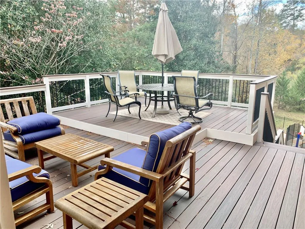 210 Grapevine Run, Sandy Springs, Georgia 30350, 5 Bedrooms Bedrooms, ,5 BathroomsBathrooms,Residential,Sold,210 Grapevine Run,6809305
