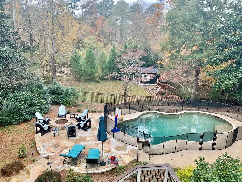 210 Grapevine Run, Sandy Springs, Georgia 30350, 5 Bedrooms Bedrooms, ,5 BathroomsBathrooms,Residential,Sold,210 Grapevine Run,6809305