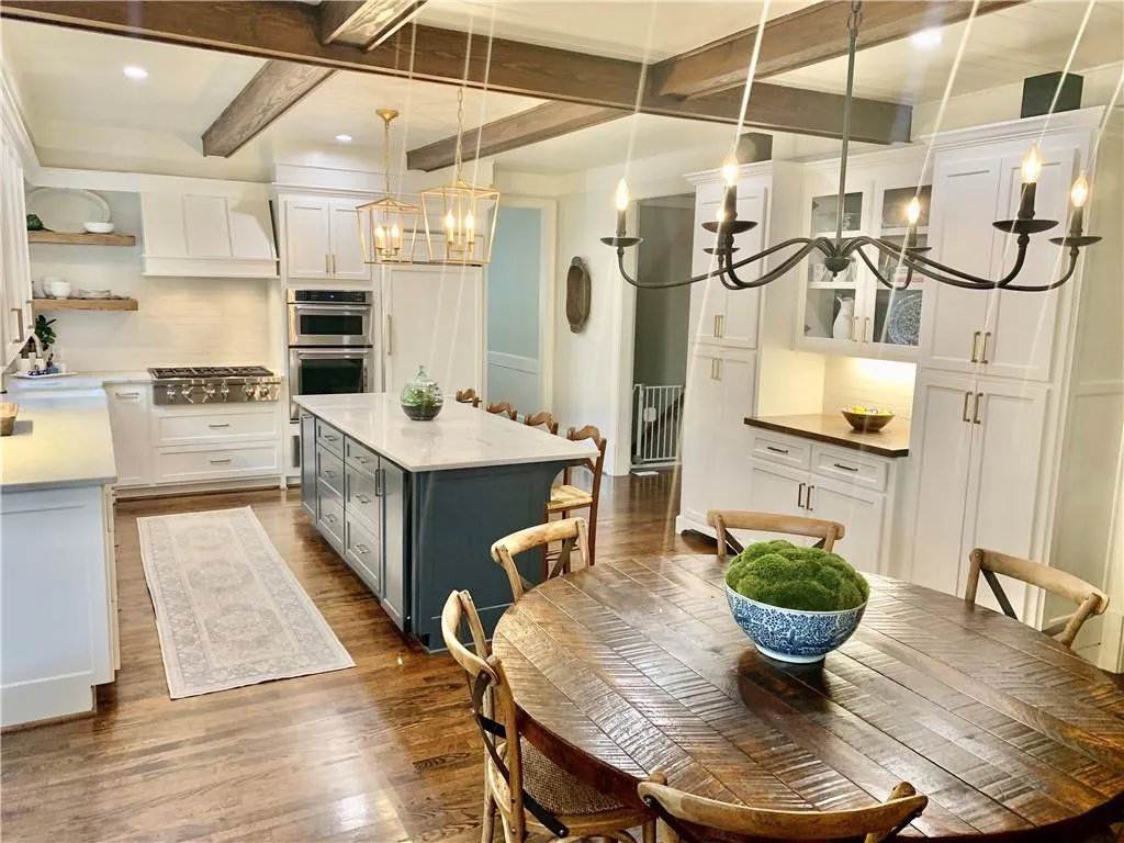 210 Grapevine Run, Sandy Springs, Georgia 30350, 5 Bedrooms Bedrooms, ,5 BathroomsBathrooms,Residential,Sold,210 Grapevine Run,6809305