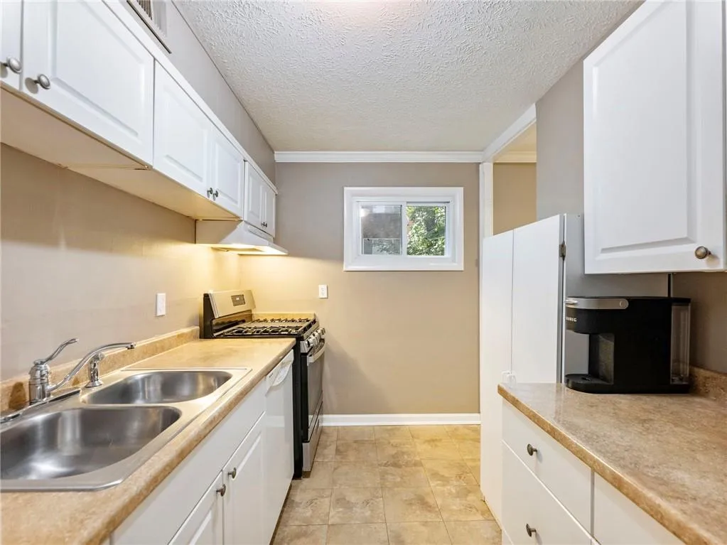 115 Biscayne Drive Nw Unit C3, Atlanta, Georgia 30309, 3 Bedrooms Bedrooms, ,2 BathroomsBathrooms,Residential,For Sale,115 Biscayne Drive Nw Unit C3,7647621