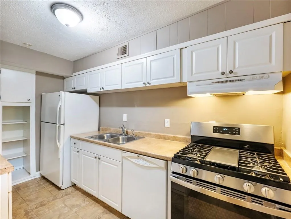 115 Biscayne Drive Nw Unit C3, Atlanta, Georgia 30309, 3 Bedrooms Bedrooms, ,2 BathroomsBathrooms,Residential,For Sale,115 Biscayne Drive Nw Unit C3,7647621