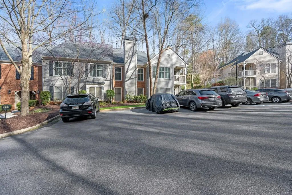605 Bainbridge Drive, Sandy Springs, Georgia 30327, 2 Bedrooms Bedrooms, ,2 BathroomsBathrooms,Residential,Sold,605 Bainbridge Drive,7351447