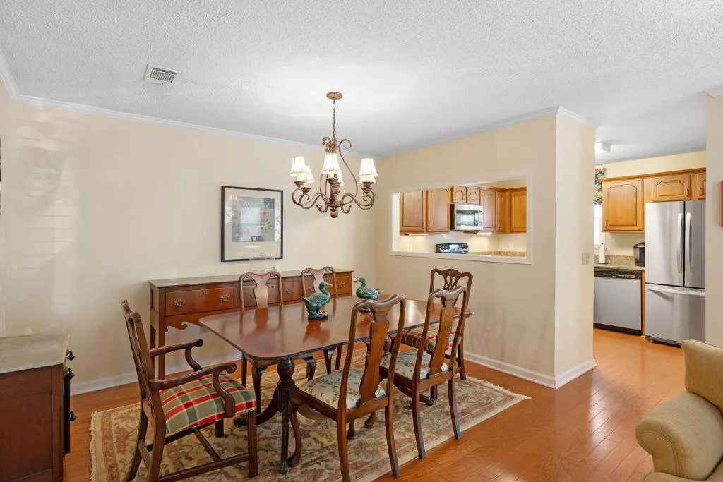605 Bainbridge Drive, Sandy Springs, Georgia 30327, 2 Bedrooms Bedrooms, ,2 BathroomsBathrooms,Residential,Sold,605 Bainbridge Drive,7351447