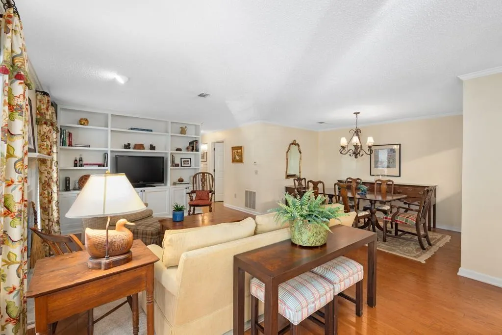 605 Bainbridge Drive, Sandy Springs, Georgia 30327, 2 Bedrooms Bedrooms, ,2 BathroomsBathrooms,Residential,Sold,605 Bainbridge Drive,7351447