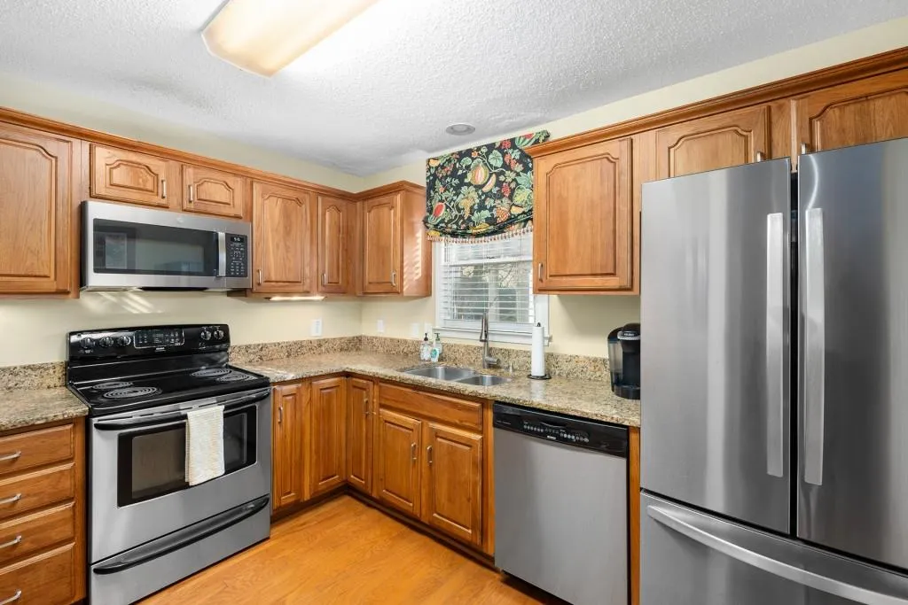 605 Bainbridge Drive, Sandy Springs, Georgia 30327, 2 Bedrooms Bedrooms, ,2 BathroomsBathrooms,Residential,Sold,605 Bainbridge Drive,7351447