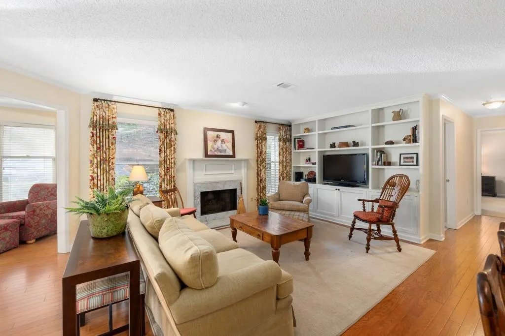 605 Bainbridge Drive, Sandy Springs, Georgia 30327, 2 Bedrooms Bedrooms, ,2 BathroomsBathrooms,Residential,Sold,605 Bainbridge Drive,7351447