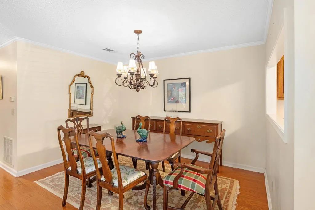 605 Bainbridge Drive, Sandy Springs, Georgia 30327, 2 Bedrooms Bedrooms, ,2 BathroomsBathrooms,Residential,Sold,605 Bainbridge Drive,7351447