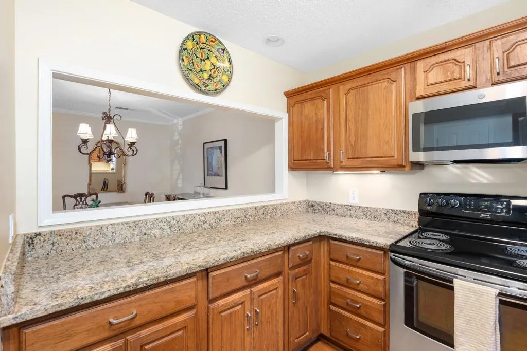 605 Bainbridge Drive, Sandy Springs, Georgia 30327, 2 Bedrooms Bedrooms, ,2 BathroomsBathrooms,Residential,Sold,605 Bainbridge Drive,7351447