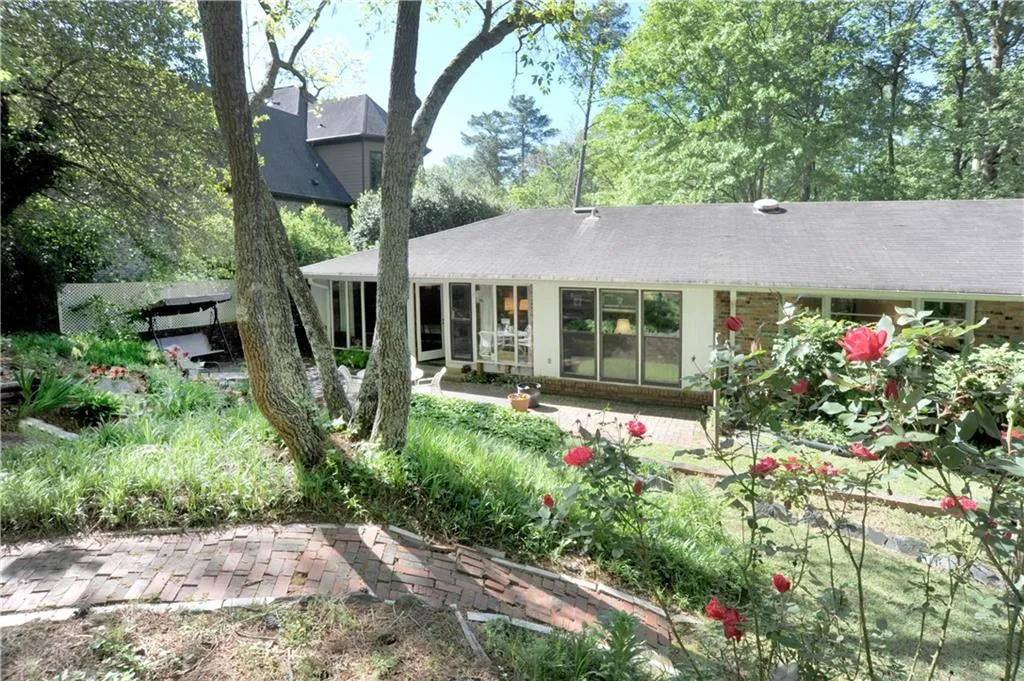 450 Highbrook Drive, Sandy Springs, Georgia 30342, 4 Bedrooms Bedrooms, ,3 BathroomsBathrooms,Residential,Sold,450 Highbrook Drive,6541241