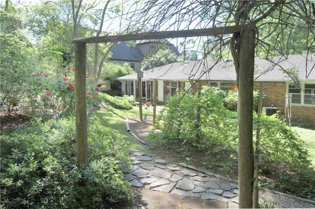 450 Highbrook Drive, Sandy Springs, Georgia 30342, 4 Bedrooms Bedrooms, ,3 BathroomsBathrooms,Residential,Sold,450 Highbrook Drive,6541241