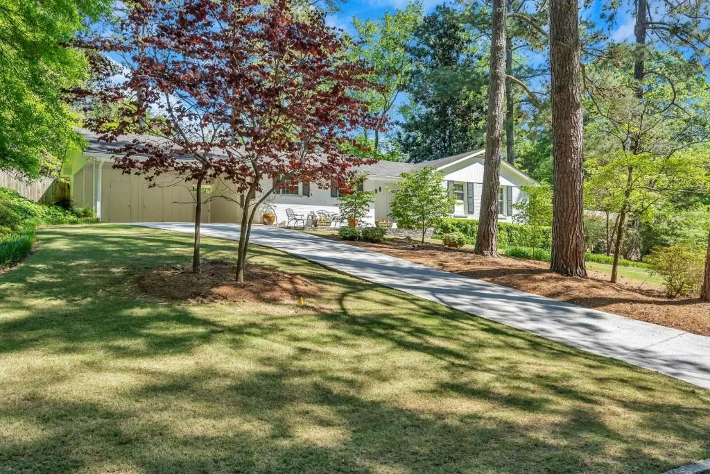 216 Brook Drive, Sandy Springs, Georgia 30328, 3 Bedrooms Bedrooms, ,3 BathroomsBathrooms,Residential,Sold,216 Brook Drive,6711469