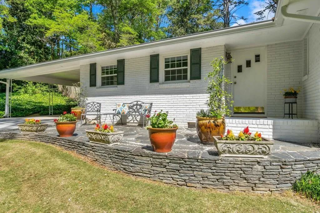 216 Brook Drive, Sandy Springs, Georgia 30328, 3 Bedrooms Bedrooms, ,3 BathroomsBathrooms,Residential,Sold,216 Brook Drive,6711469