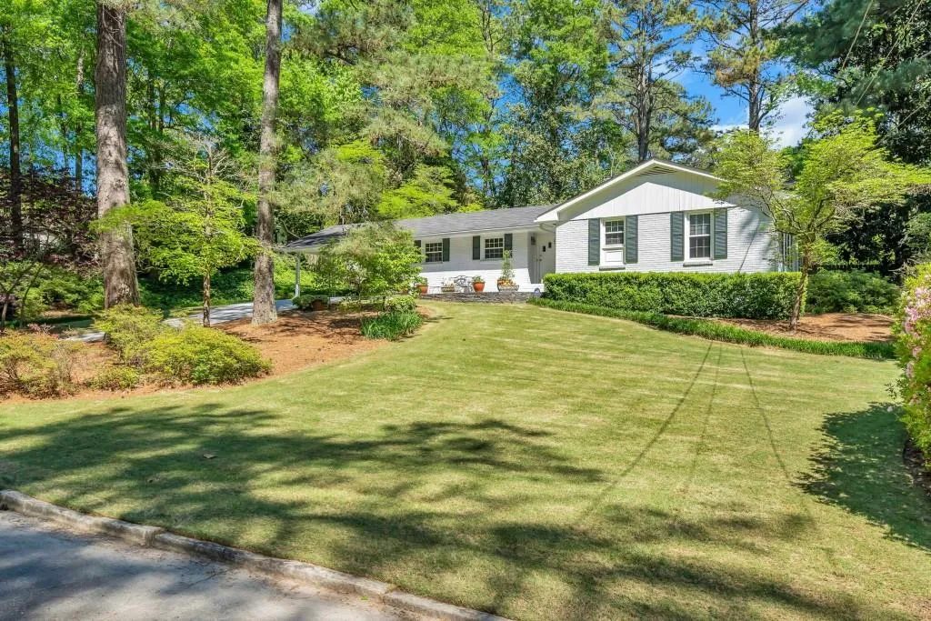 216 Brook Drive, Sandy Springs, Georgia 30328, 3 Bedrooms Bedrooms, ,3 BathroomsBathrooms,Residential,Sold,216 Brook Drive,6711469