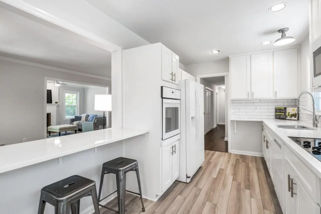 216 Brook Drive, Sandy Springs, Georgia 30328, 3 Bedrooms Bedrooms, ,3 BathroomsBathrooms,Residential,Sold,216 Brook Drive,6711469