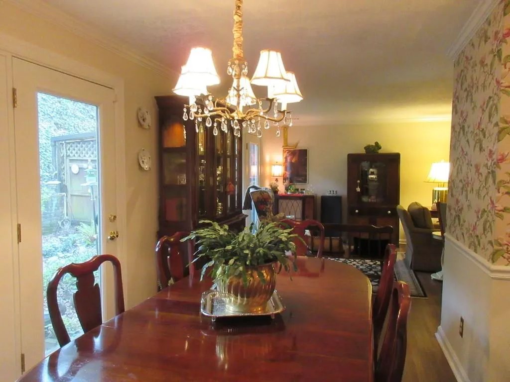 5270 Chemin De Vie, Atlanta, Georgia 30342, 3 Bedrooms Bedrooms, ,2 BathroomsBathrooms,Residential,Sold,5270 Chemin De Vie,5985707