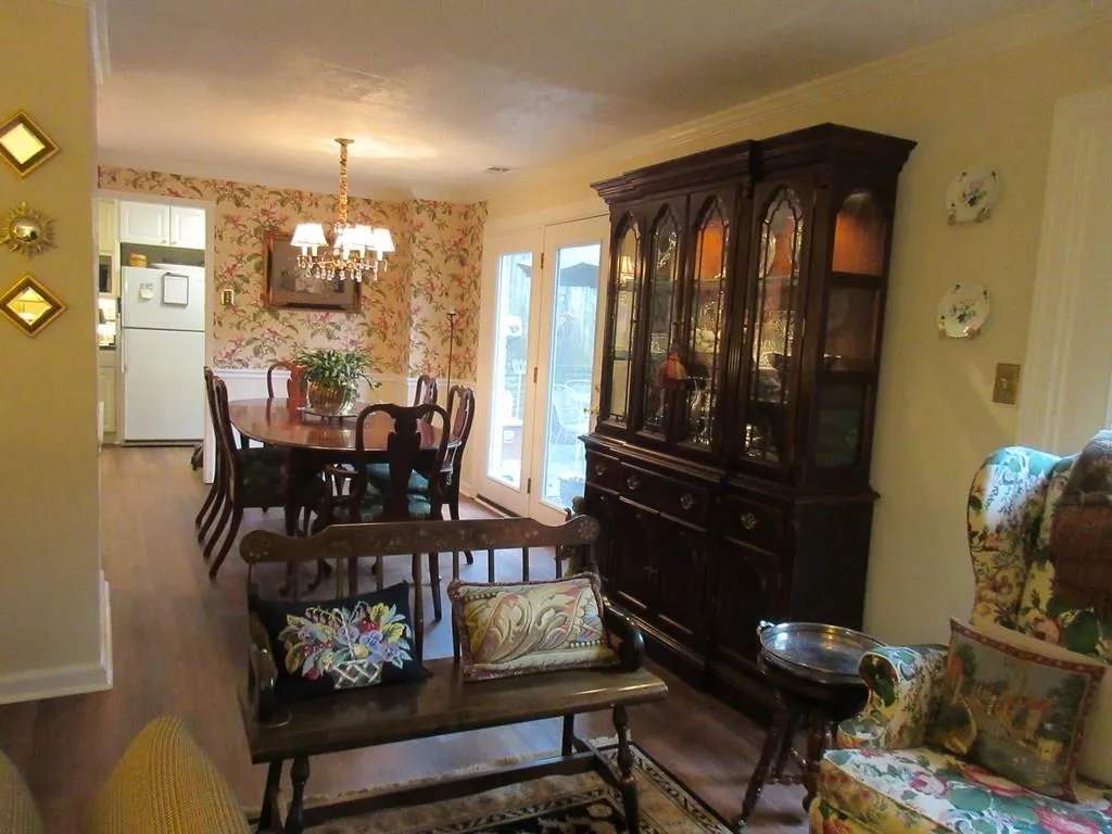 5270 Chemin De Vie, Atlanta, Georgia 30342, 3 Bedrooms Bedrooms, ,2 BathroomsBathrooms,Residential,Sold,5270 Chemin De Vie,5985707