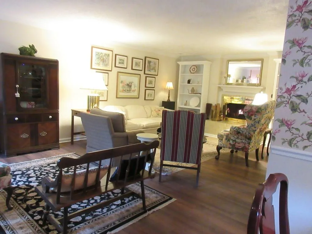 5270 Chemin De Vie, Atlanta, Georgia 30342, 3 Bedrooms Bedrooms, ,2 BathroomsBathrooms,Residential,Sold,5270 Chemin De Vie,5985707