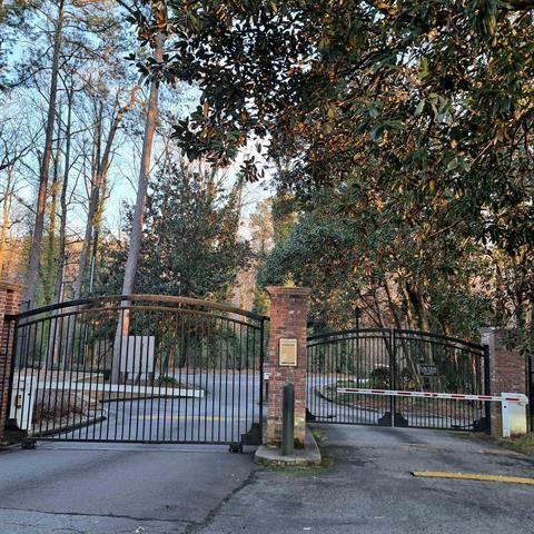 6824 Glenridge Unit H, Sandy Springs, Georgia 30328, 1 Bedroom Bedrooms, ,1 BathroomBathrooms,Residential,Sold,6824 Glenridge Unit H,7323805