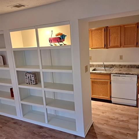 6824 Glenridge Unit H, Sandy Springs, Georgia 30328, 1 Bedroom Bedrooms, ,1 BathroomBathrooms,Residential,Sold,6824 Glenridge Unit H,7323805