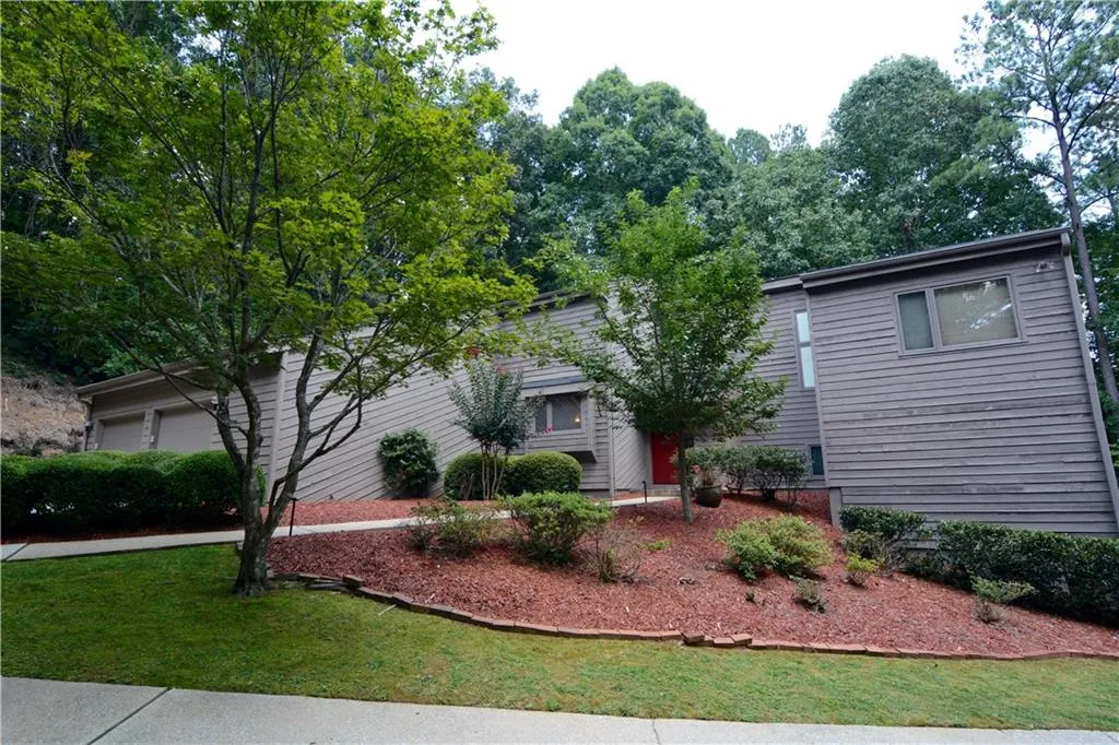 5525 W Idlewood Lane, Sandy Springs, Georgia 30327, 5 Bedrooms Bedrooms, ,3 BathroomsBathrooms,Residential,Sold,5525 W Idlewood Lane,5879776