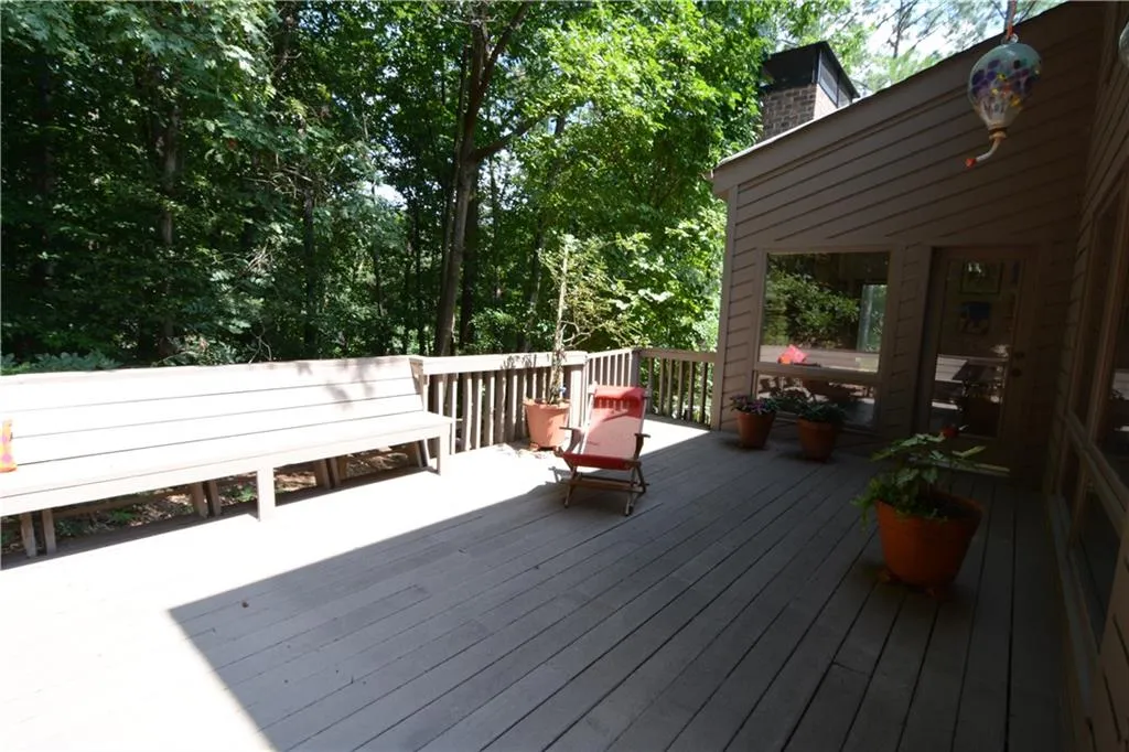 5525 W Idlewood Lane, Sandy Springs, Georgia 30327, 5 Bedrooms Bedrooms, ,3 BathroomsBathrooms,Residential,Sold,5525 W Idlewood Lane,5879776