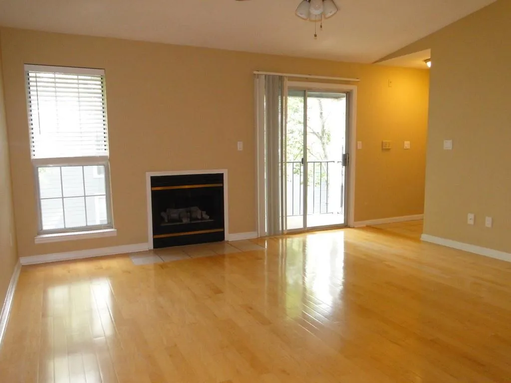 323 Granville Court Ne, Sandy Springs, Georgia 30328, 2 Bedrooms Bedrooms, ,2 BathroomsBathrooms,Residential,Sold,323 Granville Court Ne,6586451