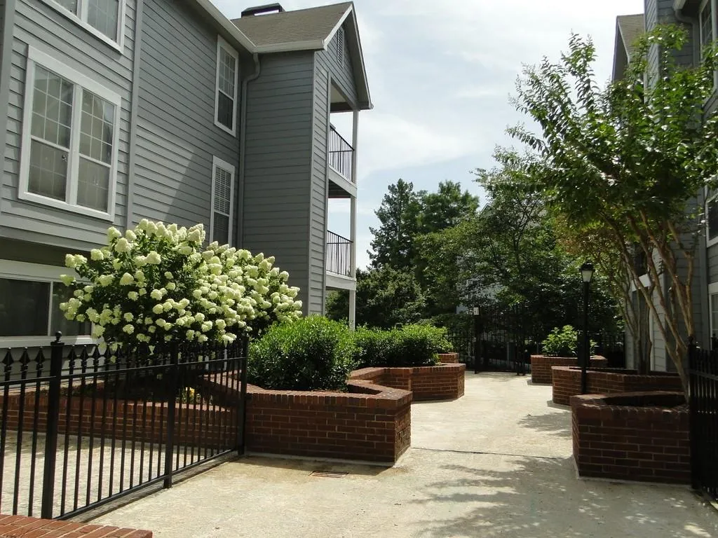 323 Granville Court Ne, Sandy Springs, Georgia 30328, 2 Bedrooms Bedrooms, ,2 BathroomsBathrooms,Residential,Sold,323 Granville Court Ne,6586451