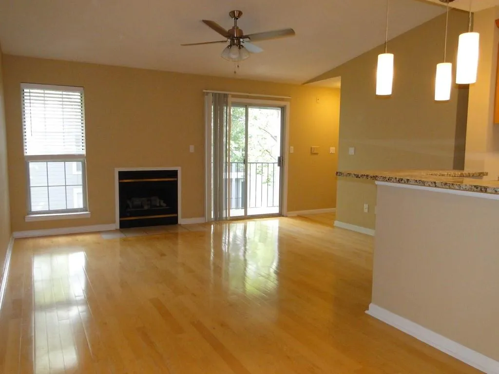 323 Granville Court Ne, Sandy Springs, Georgia 30328, 2 Bedrooms Bedrooms, ,2 BathroomsBathrooms,Residential,Sold,323 Granville Court Ne,6586451