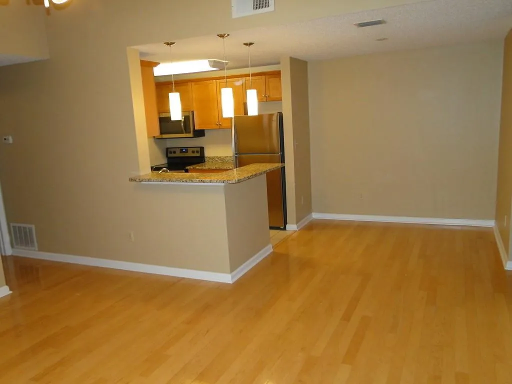 323 Granville Court Ne, Sandy Springs, Georgia 30328, 2 Bedrooms Bedrooms, ,2 BathroomsBathrooms,Residential,Sold,323 Granville Court Ne,6586451