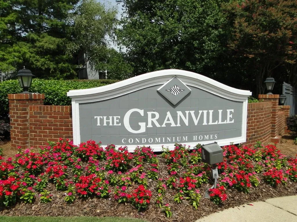 323 Granville Court Ne, Sandy Springs, Georgia 30328, 2 Bedrooms Bedrooms, ,2 BathroomsBathrooms,Residential,Sold,323 Granville Court Ne,6586451