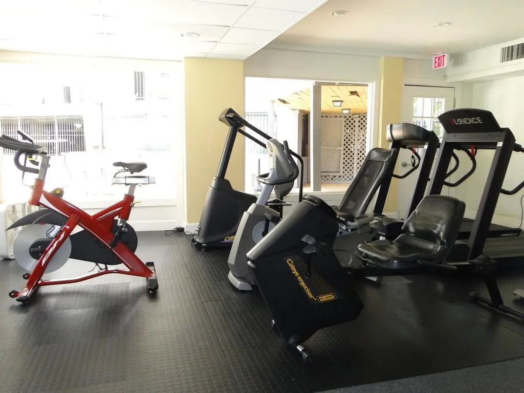 323 Granville Court Ne, Sandy Springs, Georgia 30328, 2 Bedrooms Bedrooms, ,2 BathroomsBathrooms,Residential,Sold,323 Granville Court Ne,6586451