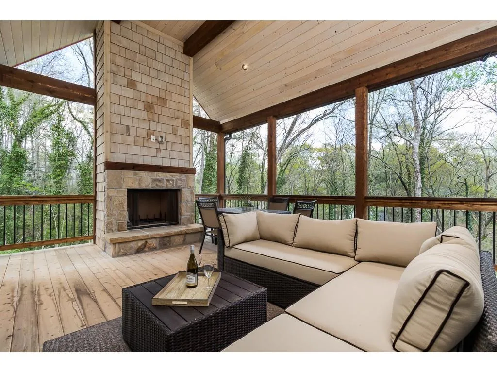 5335 Mount Vernon Parkway, Sandy Springs, Georgia 30327, 6 Bedrooms Bedrooms, ,6 BathroomsBathrooms,Residential,Sold,5335 Mount Vernon Parkway,6532725