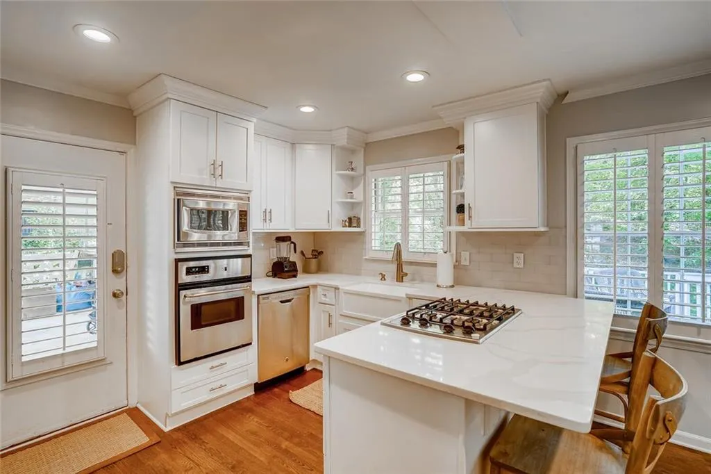 653 Starlight Drive, Atlanta, Georgia 30342, 4 Bedrooms Bedrooms, ,3 BathroomsBathrooms,Residential,Sold,653 Starlight Drive,6872630