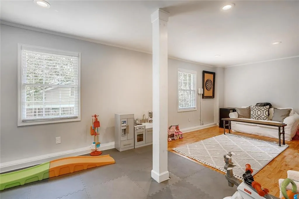 653 Starlight Drive, Atlanta, Georgia 30342, 4 Bedrooms Bedrooms, ,3 BathroomsBathrooms,Residential,Sold,653 Starlight Drive,6872630
