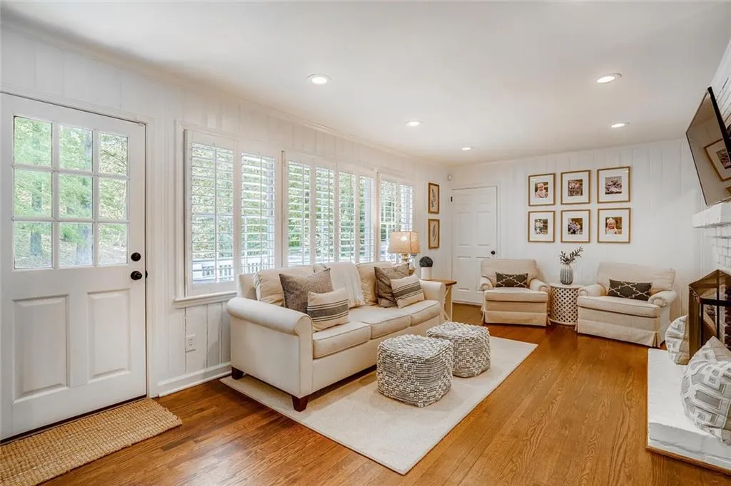 653 Starlight Drive, Atlanta, Georgia 30342, 4 Bedrooms Bedrooms, ,3 BathroomsBathrooms,Residential,Sold,653 Starlight Drive,6872630