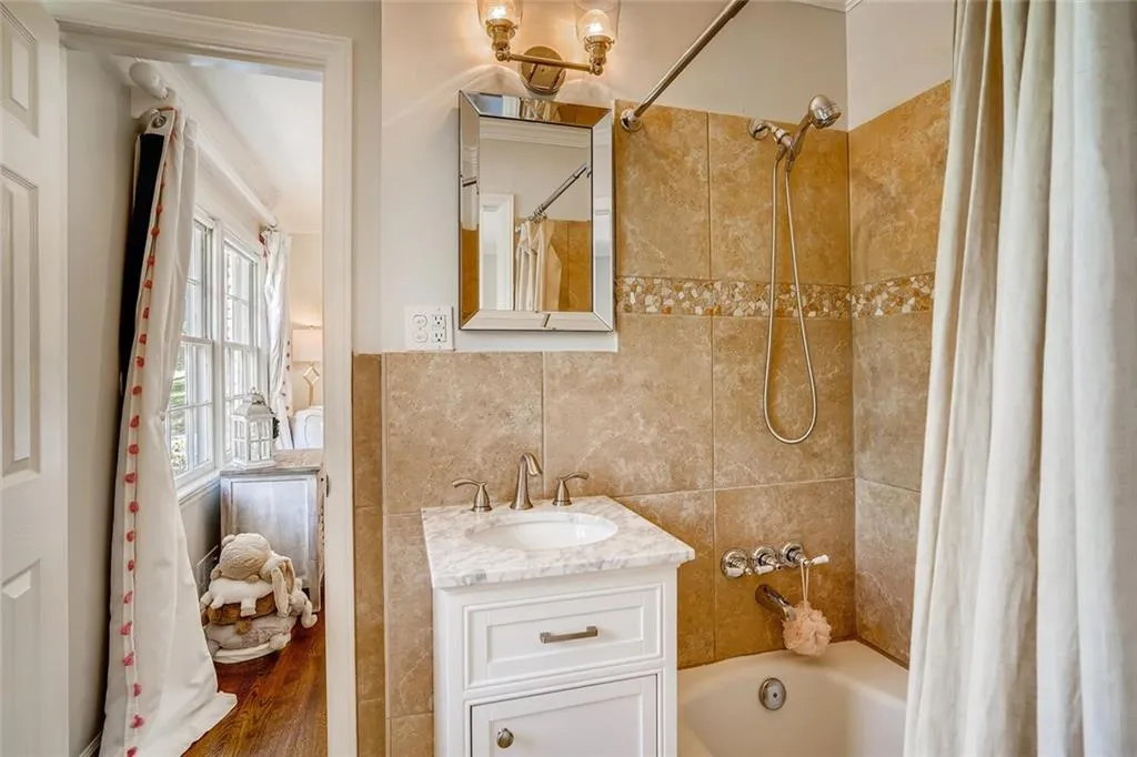 653 Starlight Drive, Atlanta, Georgia 30342, 4 Bedrooms Bedrooms, ,3 BathroomsBathrooms,Residential,Sold,653 Starlight Drive,6872630