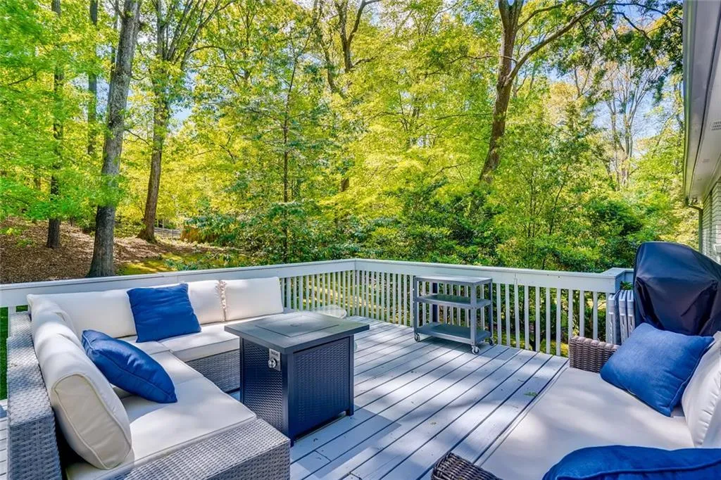 653 Starlight Drive, Atlanta, Georgia 30342, 4 Bedrooms Bedrooms, ,3 BathroomsBathrooms,Residential,Sold,653 Starlight Drive,6872630